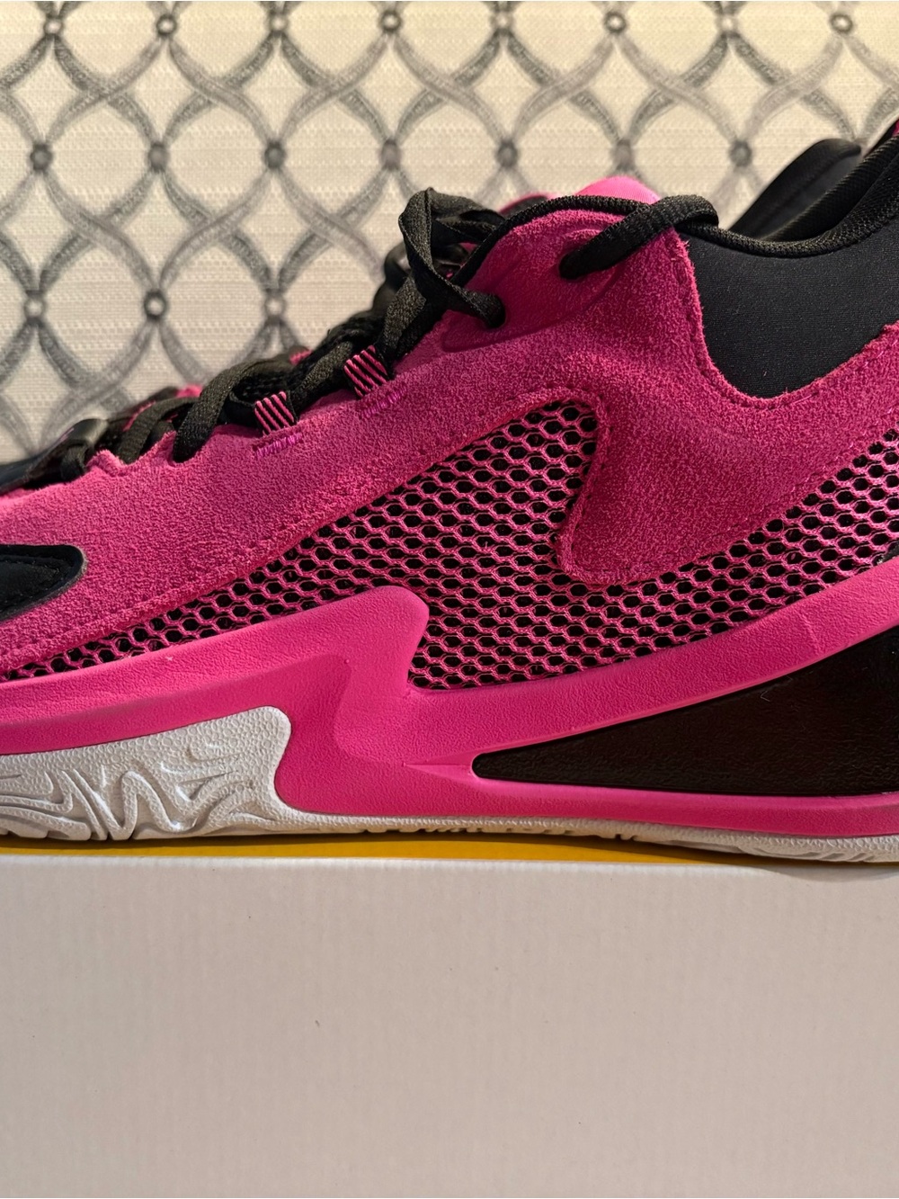 Under Armour Curry 3Z25 SDE Pink Black Men’s Size 9.5 6000750-652
